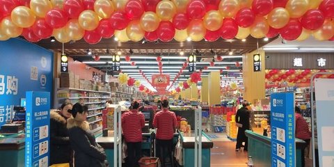 駐馬店多樂多超市開業(yè)慶典 精準(zhǔn)扶貧公益活動(dòng)情暖驛城，化妝品零售助推美好生活